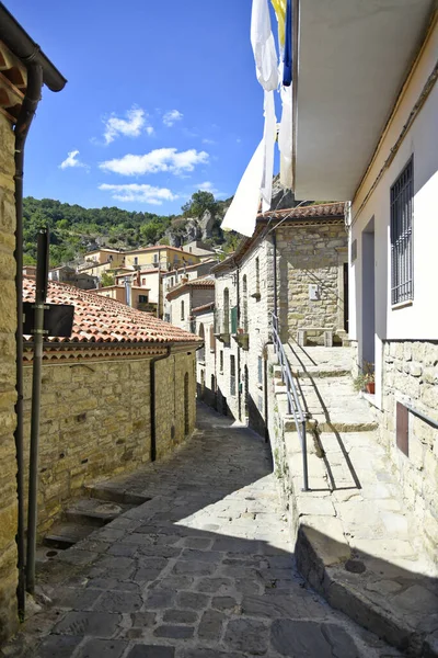 Uma Vista Vertical Ruas Estreitas Edifícios Históricos Região Basilicata Castelmezzano — Fotografia de Stock