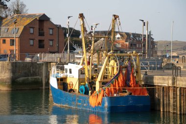 Padstow, Cornwall, İngiltere 'deki limanda balıkçı teknesi..