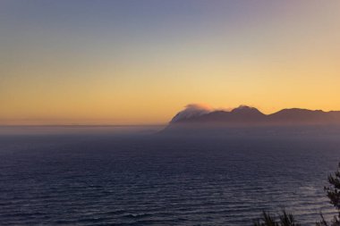 Susnet St. James, Kalk Körfezi, Muizenberg, Cape Town 'da güzel bir deniz manzarası.