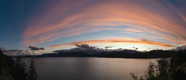 Eine Lange Belichtung Einer Wunderschönen Meereslandschaft Bei Sonnenuntergang — Stockfoto