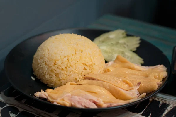 Closeup Delicious Hainanese Chicken Rice Poached Chicken Seasoned Rice Restaurant — Stock Photo, Image