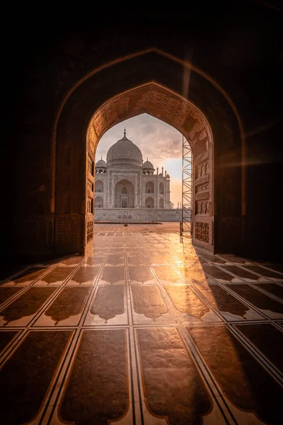 Ángulo Bajo Una Vista Panorámica Del Mausoleo Taj Mahal Atardecer — Foto de Stock