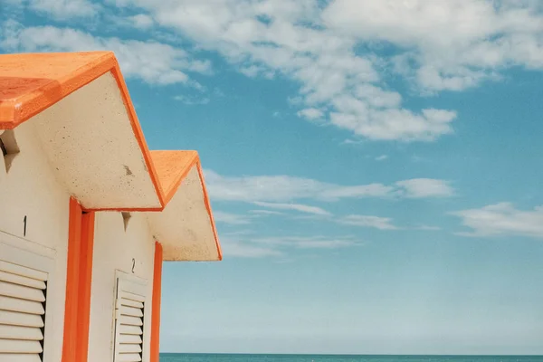 Tiro Orângulo Casas Praia Fundo Céu — Fotografia de Stock