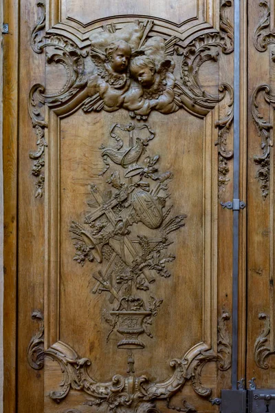 Eine Vertikale Nahaufnahme Der Verzierten Holztür Dijon Frankreich — Stockfoto
