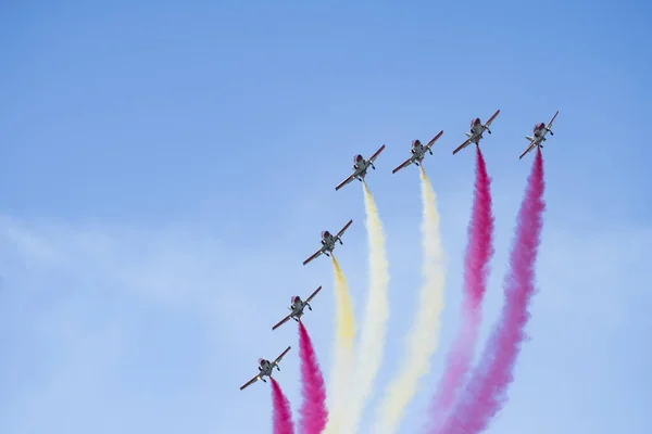 Equipo Acrobático Patrulla Águila Fuerza Aérea Española Sorteando Bandera España — Foto de Stock
