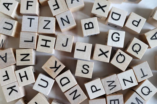 Fundo Vista Superior Cubos Madeira Com Letras Para Aprender Alfabeto — Fotografia de Stock