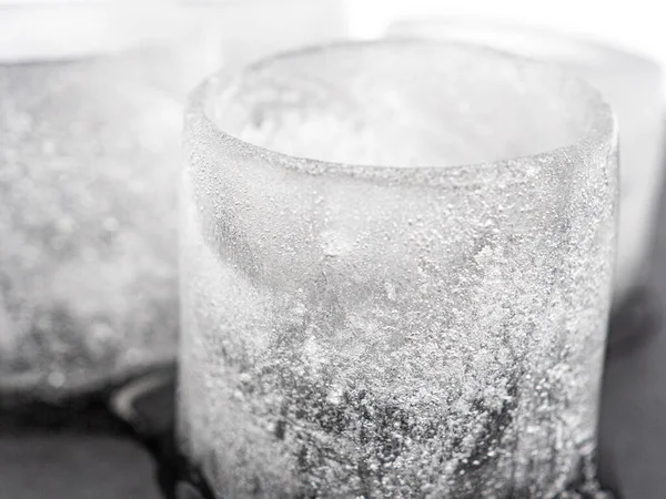 Una Toma Selectiva Vasos Hechos Hielo Para Bebidas Frías — Foto de Stock