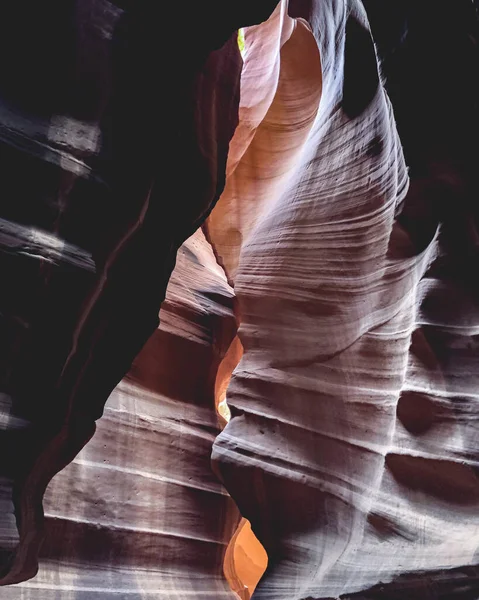 安泰洛普峡谷纹理与色彩的垂直拍摄 — 图库照片