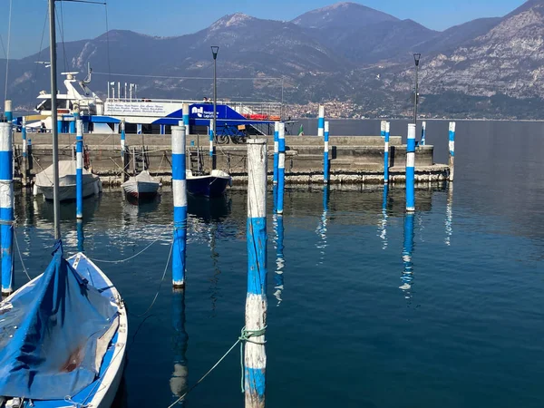 Muelle Lago Iseo Lombardía Italia Con Cielo Azul —  Fotos de Stock