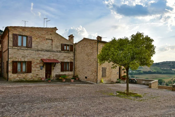 Ein Kleiner Platz Civitanova Alta Einem Dorf Den Marken Italien — Stockfoto