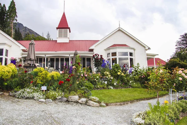 Large Historic Red Building Surrounded Colorful Flowers Walter Peak High — Stock Photo, Image