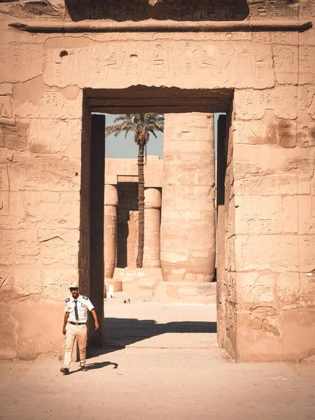 Een Verticaal Schot Van Oude Overblijfselen Van Karnak Tempel Luxor — Stockfoto