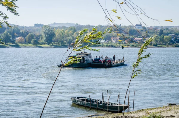 Raft Crossing Danube City Novi Sad Serbia — Stock Photo, Image