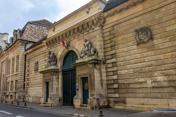 Eine Fassade Eines Historischen Gebäudes Der Innenstadt Von Dijon Frankreich — Stockfoto