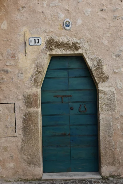 Porta Entrada Azul Uma Antiga Casa Castrovalva Uma Cidade Abruzzo — Fotografia de Stock
