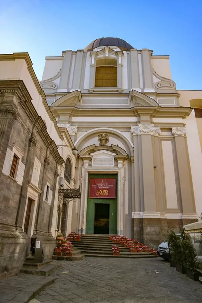 Entrada Uma Igreja Cidade Velha Nápoles Itália — Fotografia de Stock