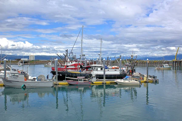 Foto Des Bootshafens Schönen Whittier Alaska Sommer lizenzfreie Stockbilder