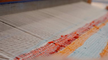 Dokuma tezgahının yakın çekimi.