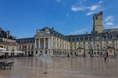 Burgundy Dükleri ve Malikaneleri Sarayı veya Palais des ducs et des Etats de Bourgogne Sarayı. Dijon.