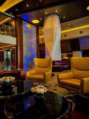 Subang Jaya, Kuala Lumpur, Malezya 'daki Sunway Piramit Oteli' nin lüks lobisi.