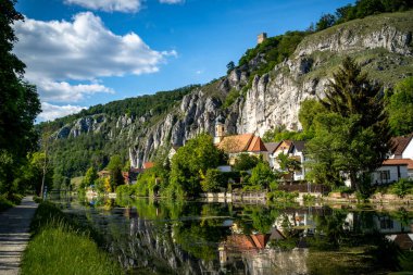 Almanya, Bavyera 'daki Essing köyünün güzel bir manzarası.