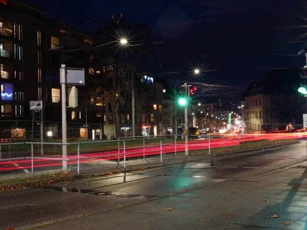 Una Larga Exposición Calle Edificios Luces Ciudad Por Noche Alemania — Foto de Stock