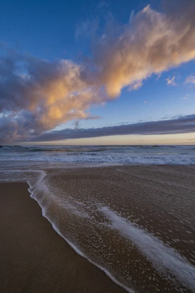Ein Faszinierender Blick Auf Eine Wunderschöne Meereslandschaft Bei Malerischem Sonnenuntergang — Stockfoto