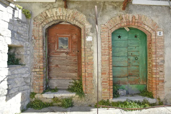 Primer Plano Una Puerta Una Antigua Casa Cercemaggiore Italia — Foto de Stock