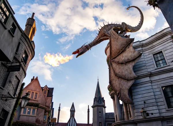 Beautiful Shot Fire Breathing Dragon Diagon Alley Universal Studios Orlando — Stock Photo, Image