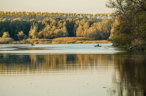 Plusieurs Pêcheurs Dans Des Bateaux Sur Lac Artificiel Près Novi — Photo