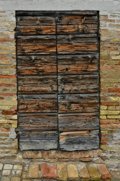 Входная Дверь Средневекового Дома Монтекозаро Старый Город Регионе Марке Италии — стоковое фото