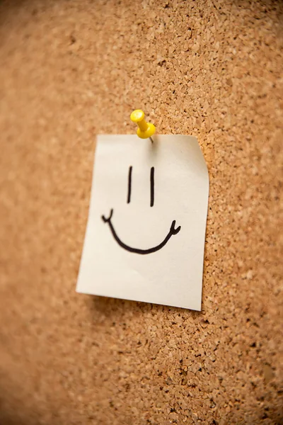 Piece Paper Smiley Face Pin Corkboard — Stock Photo, Image