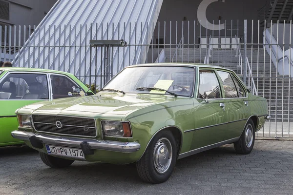 Grön Opel Rekord Bil Visas Klassisk Bilutställning Zadar Kroatien — Stockfoto