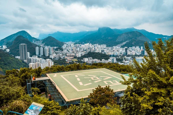 Een Helipad Vanaf Het Sugarloaf Mountain Gezichtspunt Rio Janeiro Brazilië — Stockfoto
