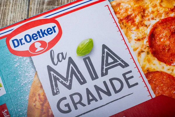 Close Uma Embalagem Mia Grande Marca Pizza Congelada Fabricante Alimentos — Fotografia de Stock