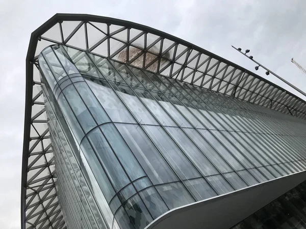 Modern Işletme Ofisi Cam Pencereli Düşük Açılı Binaları Çalıyor — Stok fotoğraf