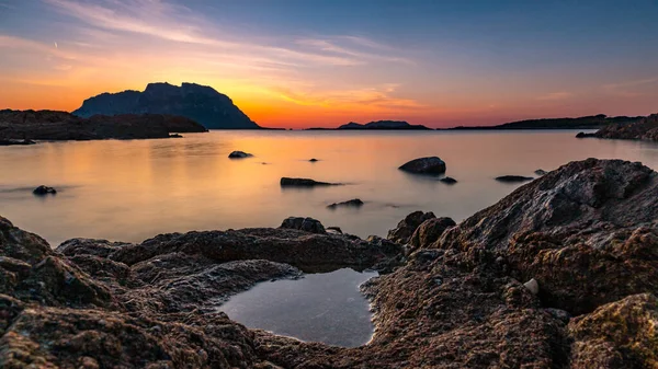 Krásný Výhled Oranžový Západ Slunce Nad Ostrovem Sardinie Středozemním Moři — Stock fotografie