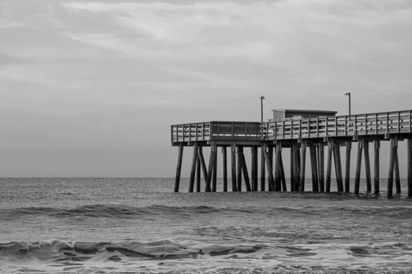 Tiro Escala Grises Muelle Madera Día Tormentoso —  Fotos de Stock