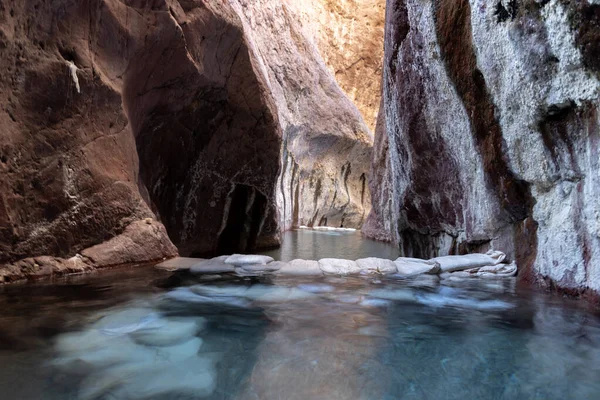 Een Prachtig Uitzicht Rotsachtige Maagd Versmalt Tussen Zion Canyon Zion — Stockfoto