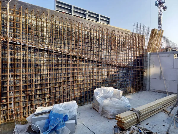 Una Pared Obturación Acero Refuerzo Hormigón Sitio Construcción — Foto de Stock