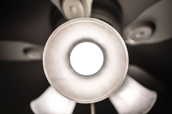 Selective Focus Shot Central Light Ceiling Fan — Stock Photo, Image