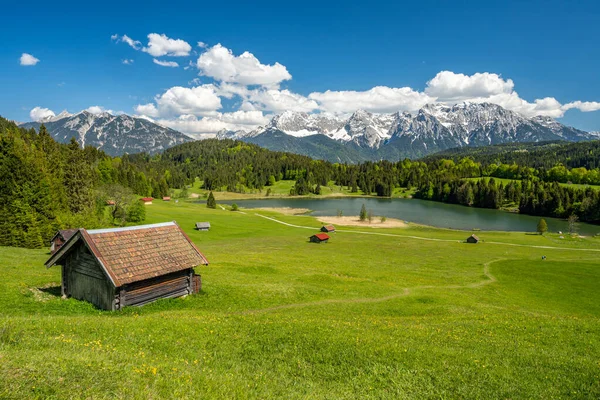 Panorama Panoramico Casette Legno Contro Lago Geroldsee Montagne Del Karwendel — Foto Stock