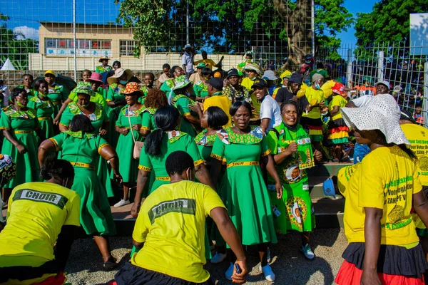 ジンバブエの政治集会で踊る女性 Pfパーティーのために — ストック写真