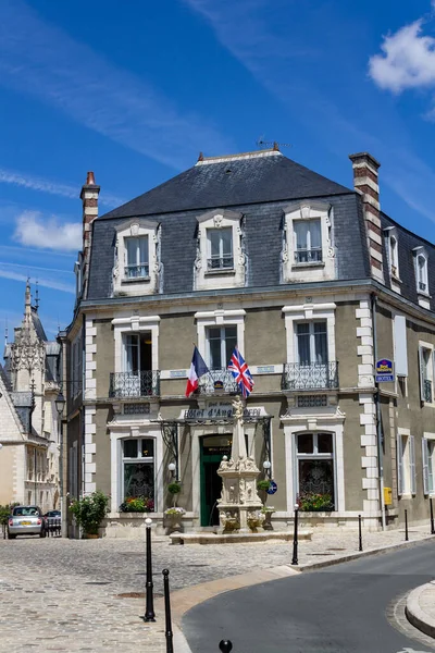 Fasada Best Western Hotel Angleterre Bourges Przed Błękitnym Niebem — Zdjęcie stockowe