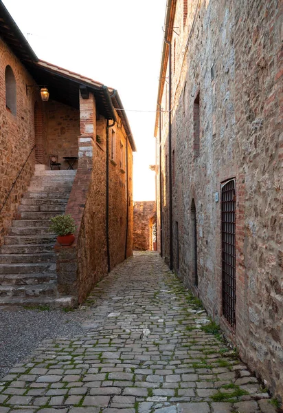 Piccolo Borgo Toscano Sul Sentiero Della Francigena — Foto Stock