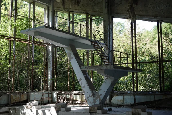 Una Antigua Piscina Dañada Abandonada Ciudad Fantasma Pripyat — Foto de Stock