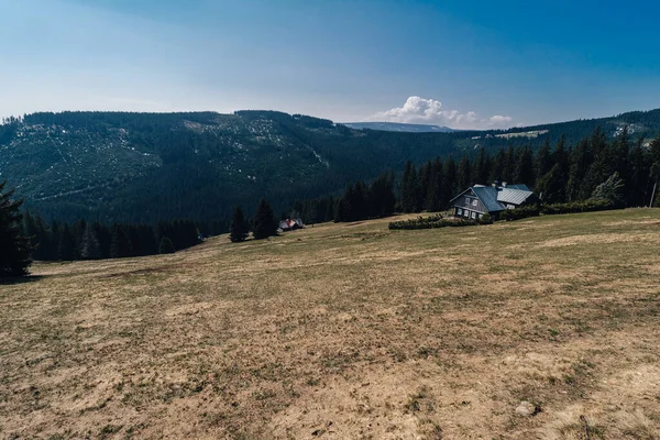 Cabañas Montaña Tradicionales Del Parque Nacional Krkonose República Checa Pradera —  Fotos de Stock