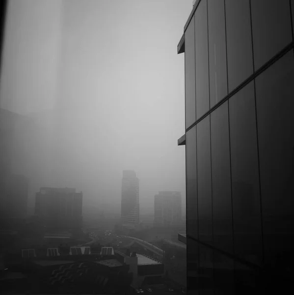 Grayscale Modern Tall Building Wall Foggy Day — Stock Photo, Image
