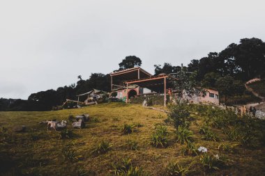 Orta Amerika, Guatemala 'da bir tepede eski bir ev.