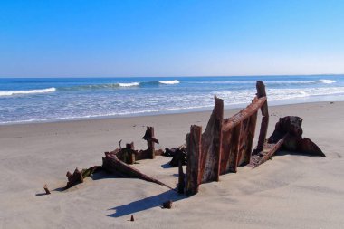 Namibya 'nın İskelet Sahili' nde sakin bir metal kalıntısı var.